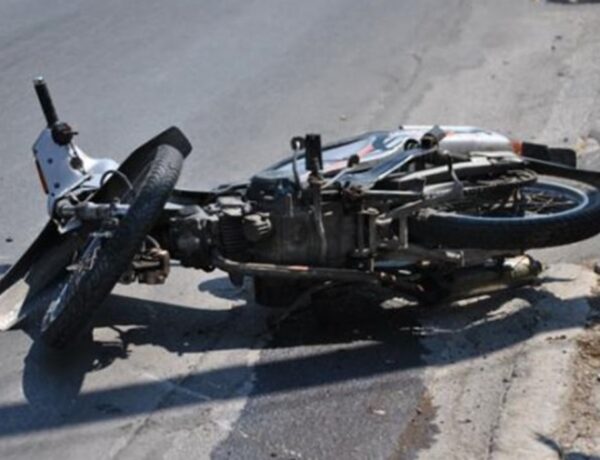 Πάτρα: Τροχαίο στην Παπαφλέσσα – Τραυματίστηκε η οδηγός του δικύκλου